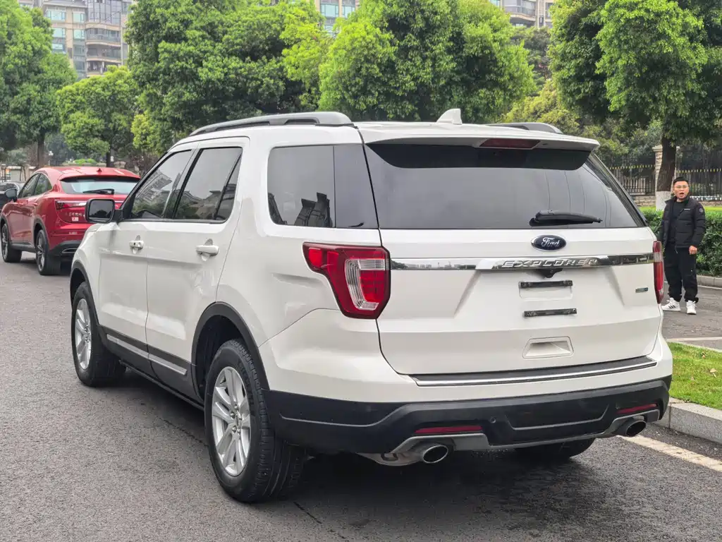 Ford Explorer 2019 — фото 11
