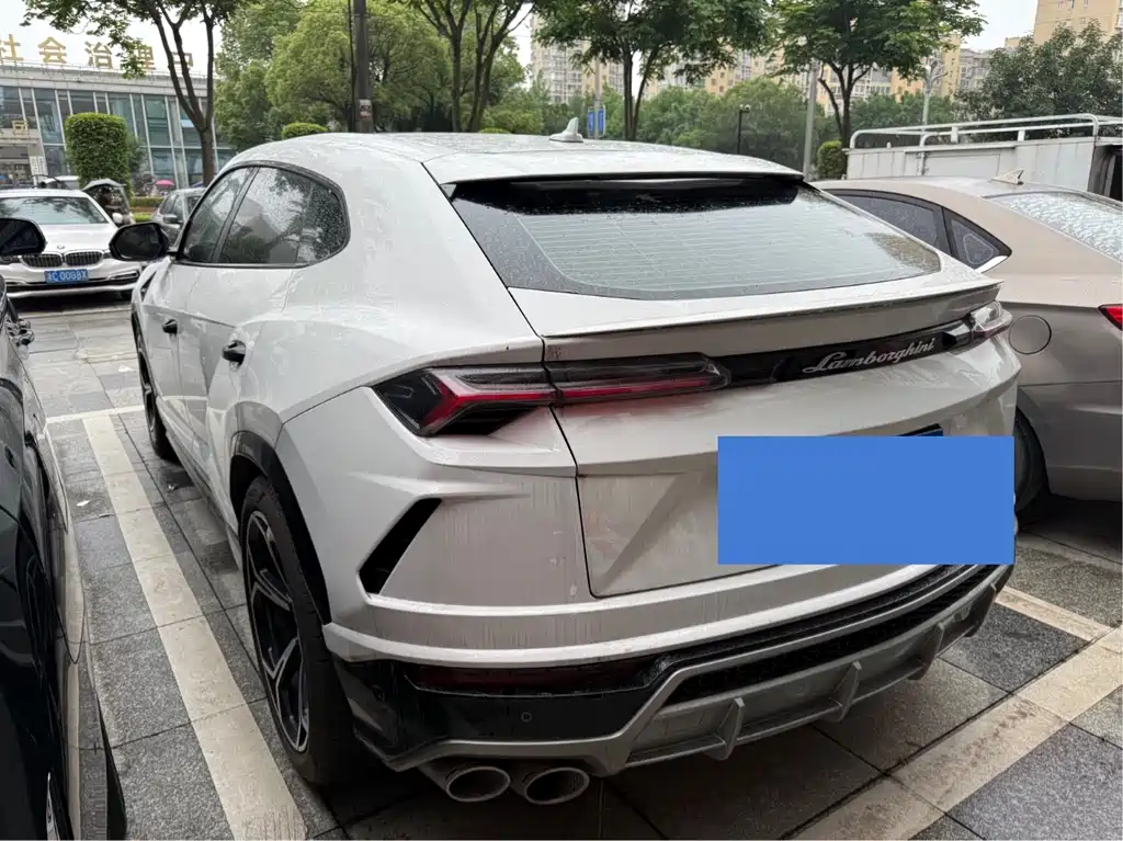 Lamborghini Urus 2020 — фото 13