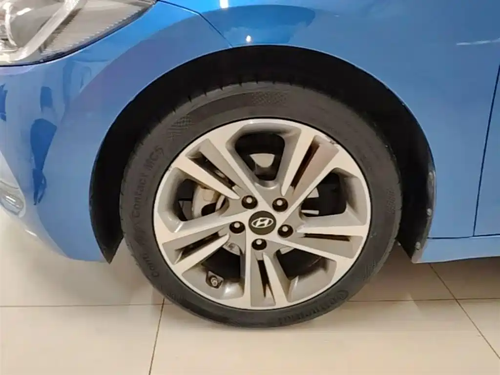 Hyundai Elantra 2018 — фото 23