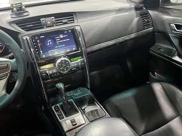 Toyota Reiz 2012