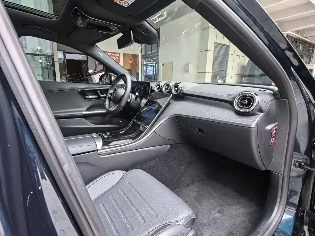 Mercedes-Benz C-Class 2023 — фото 8