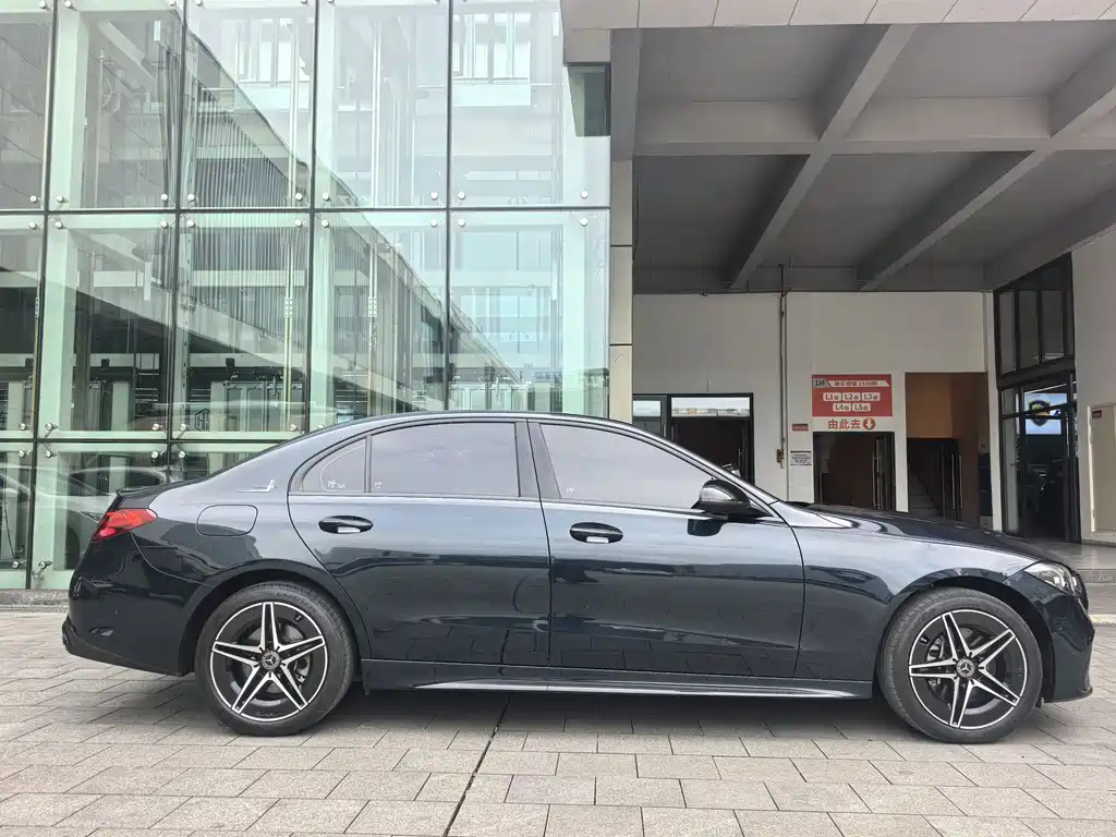 Mercedes-Benz C-Class 2023 — фото 18