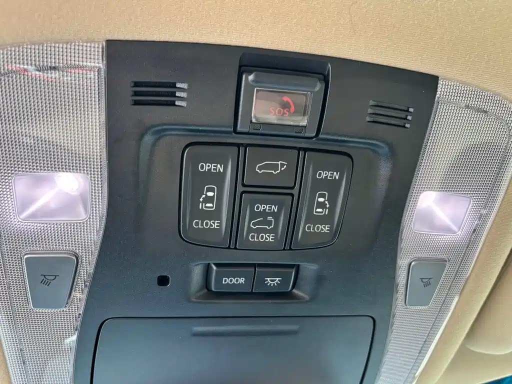 Toyota Vellfire 2023 — фото 18