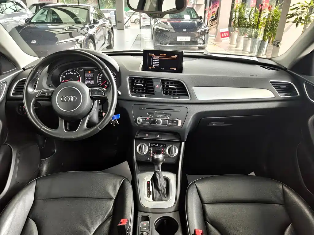 Audi Q3 2015 — фото 10