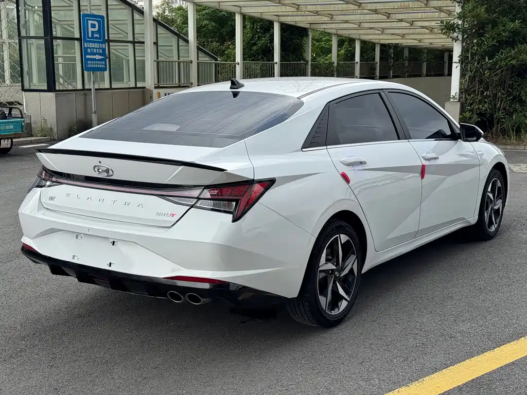 Hyundai Elantra 2022 — фото 25