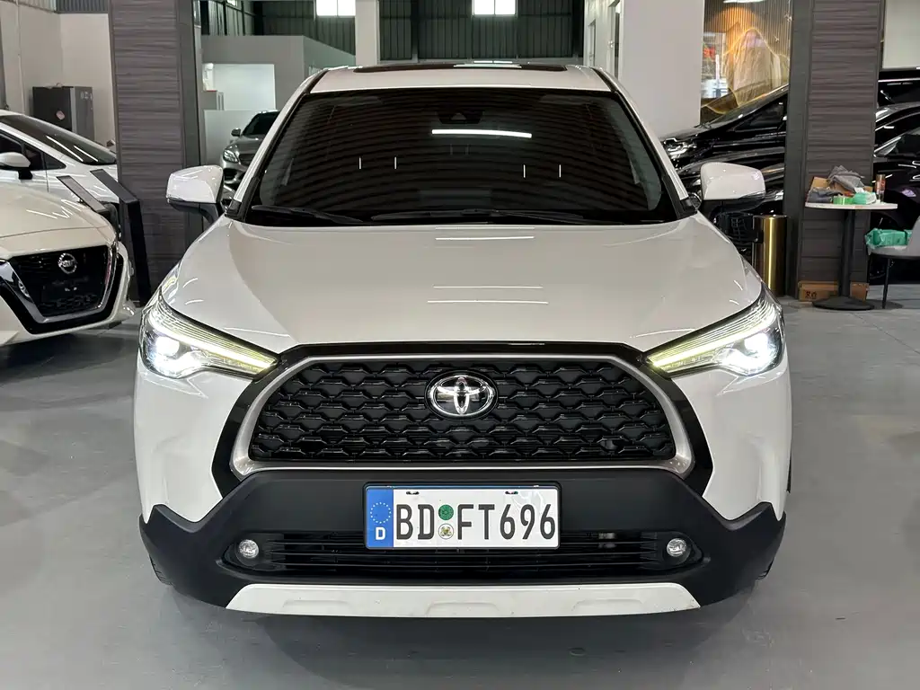 Toyota Corolla Cross 2023 — фото 2