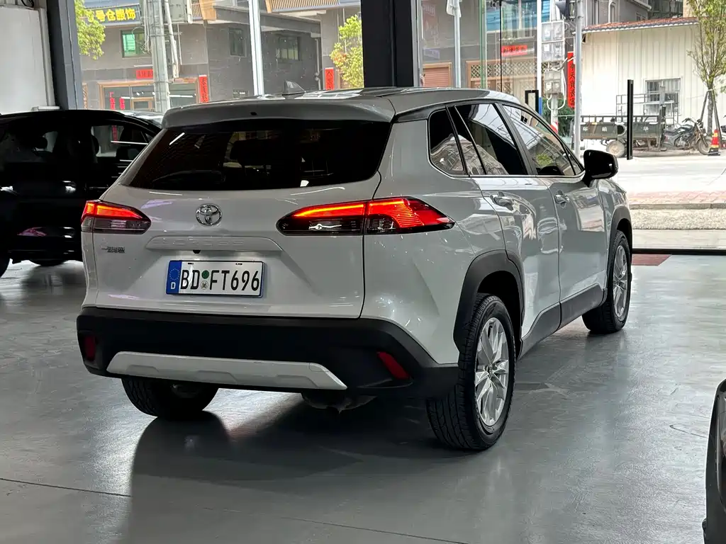 Toyota Corolla Cross 2023 — фото 12