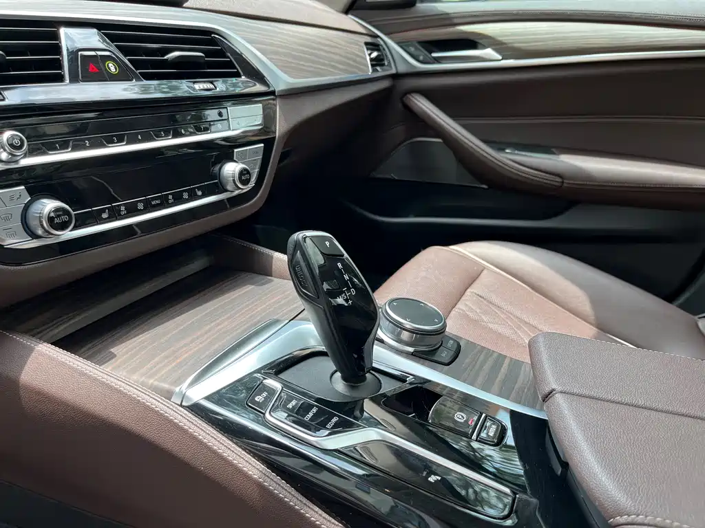 BMW 5 Series 2022 — фото 12