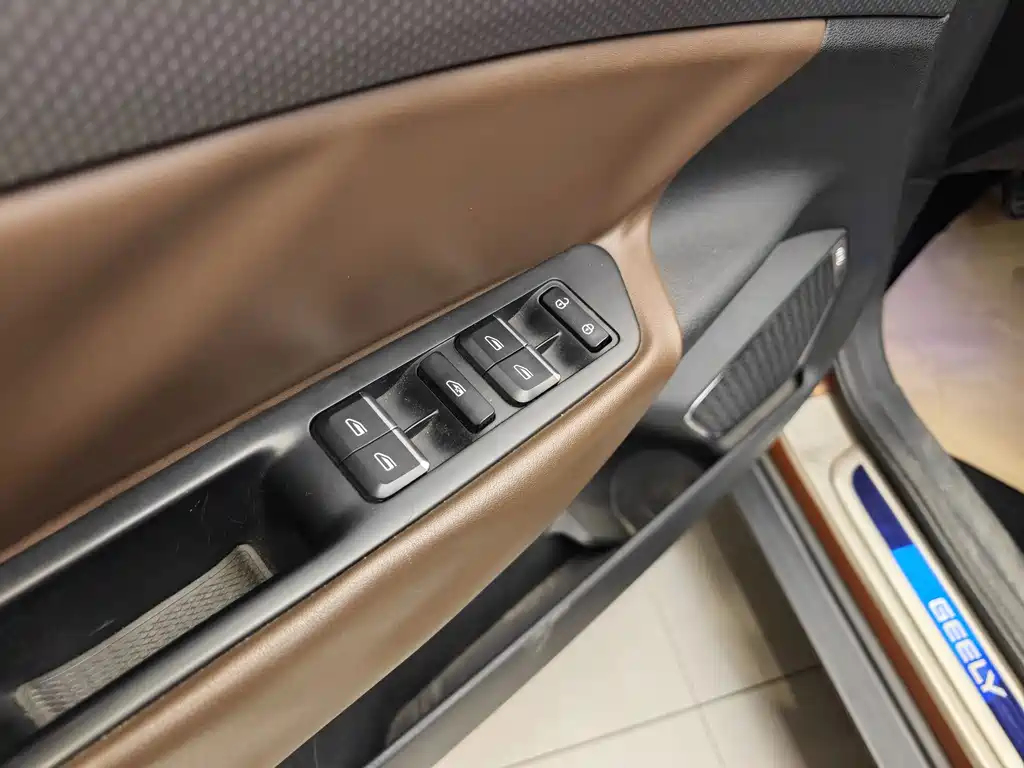 Geely Emgrand GS 2016 — фото 9