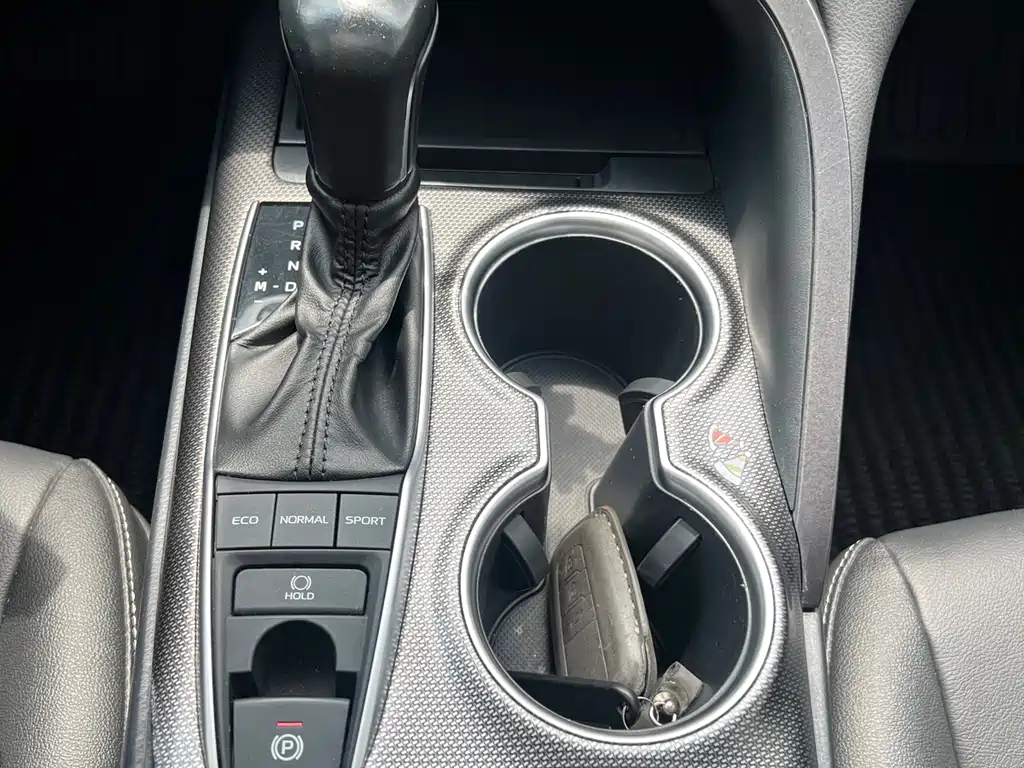 Toyota Camry 2021 — фото 16