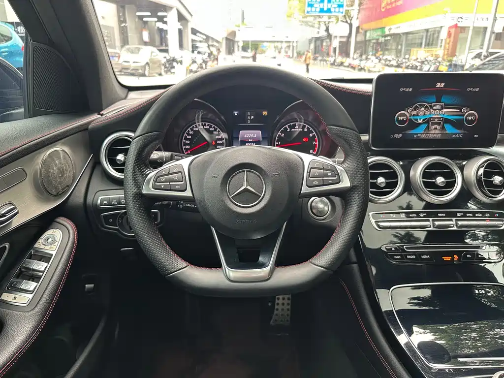 Mercedes-Benz GLC AMG 2017 — фото 10