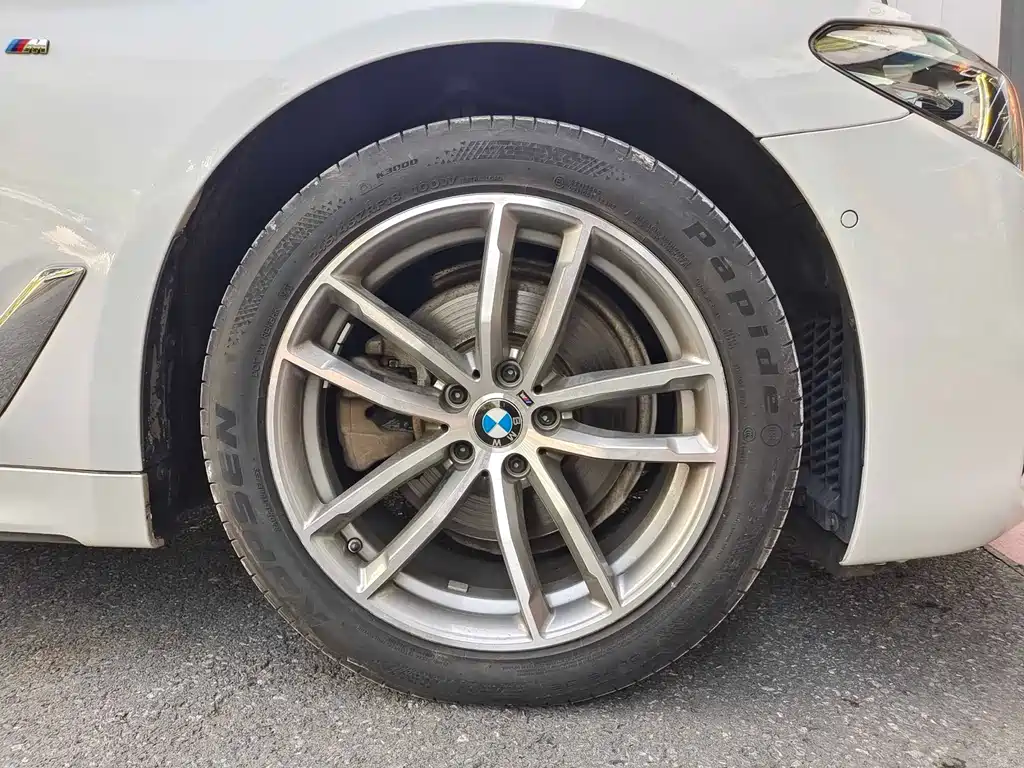 BMW 5 Series 2020 — фото 16