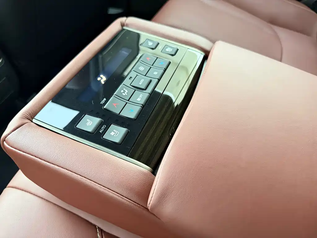 Lexus LX 2020 — фото 21