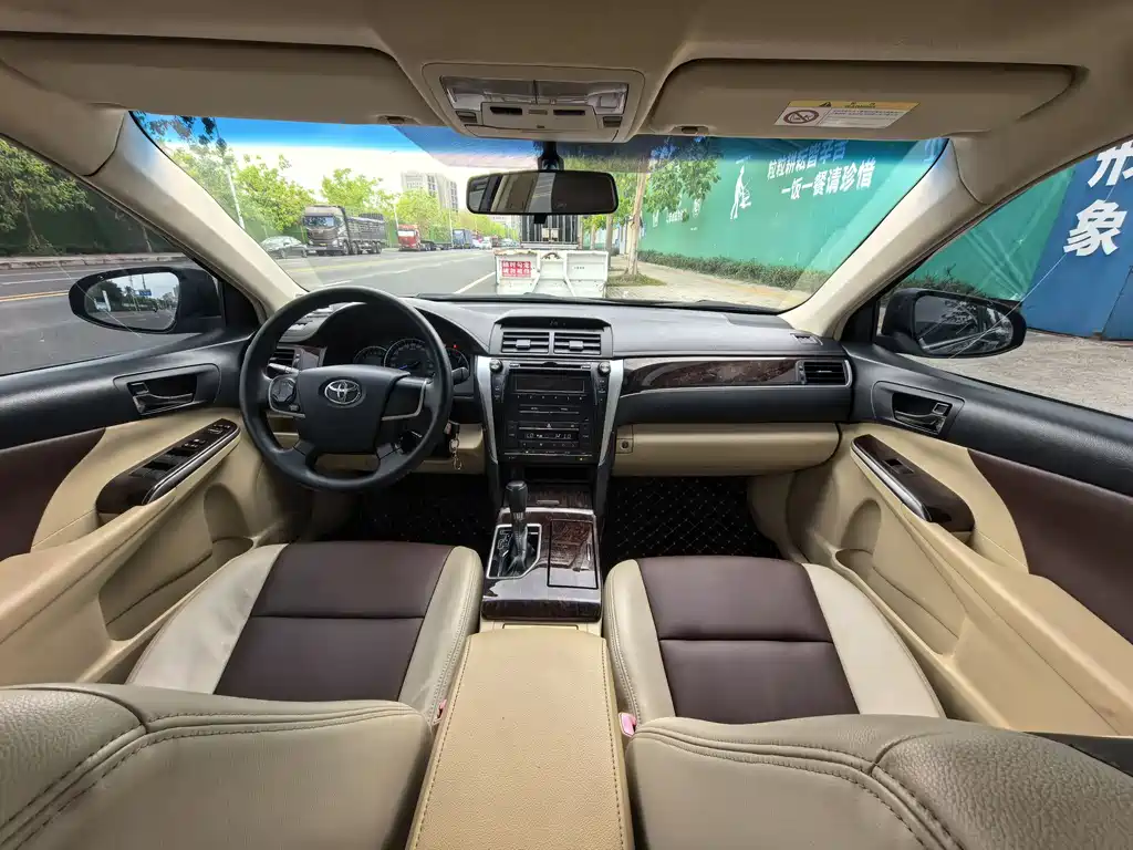 Toyota Camry 2017 — фото 6