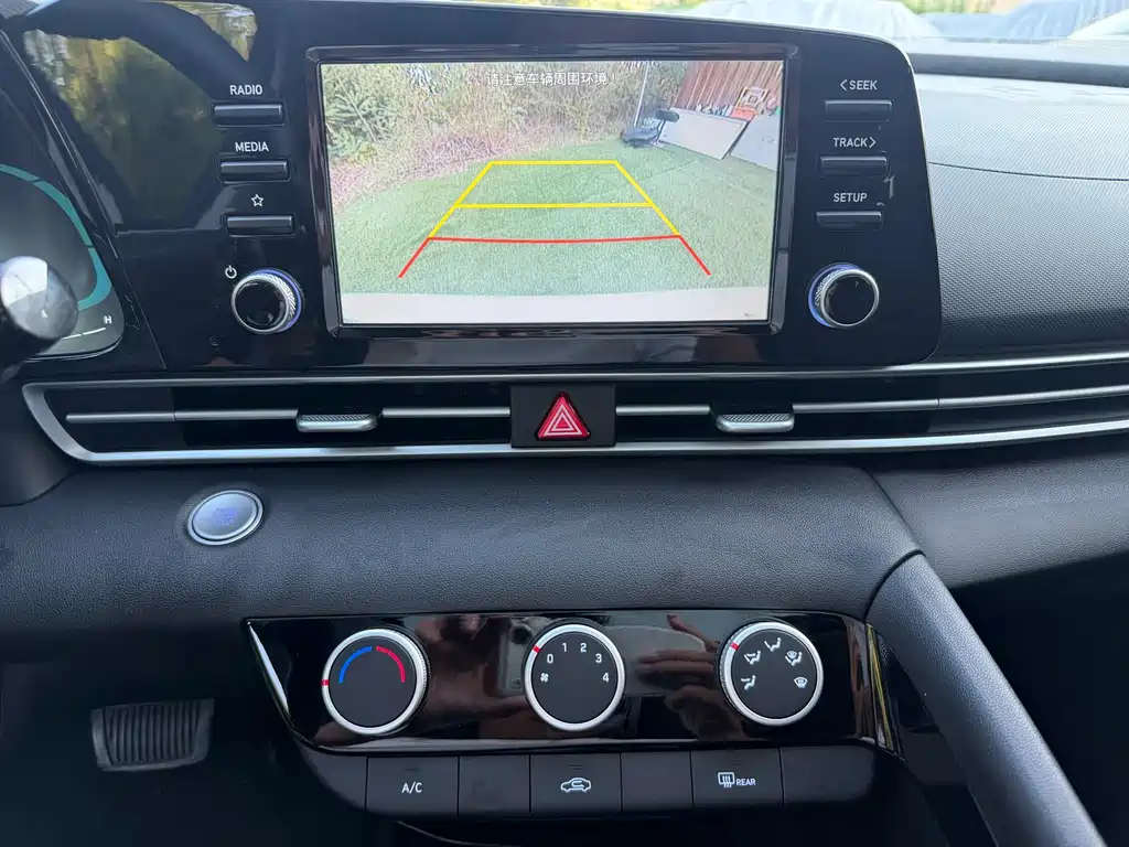 Hyundai Elantra 2023 — фото 12