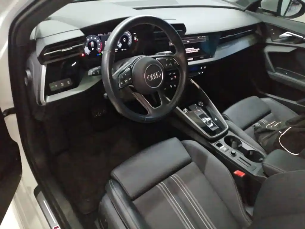 Audi A3 2023 — фото 10