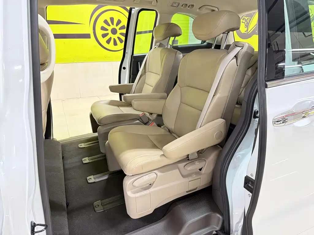Honda Odyssey 2018 — фото 13
