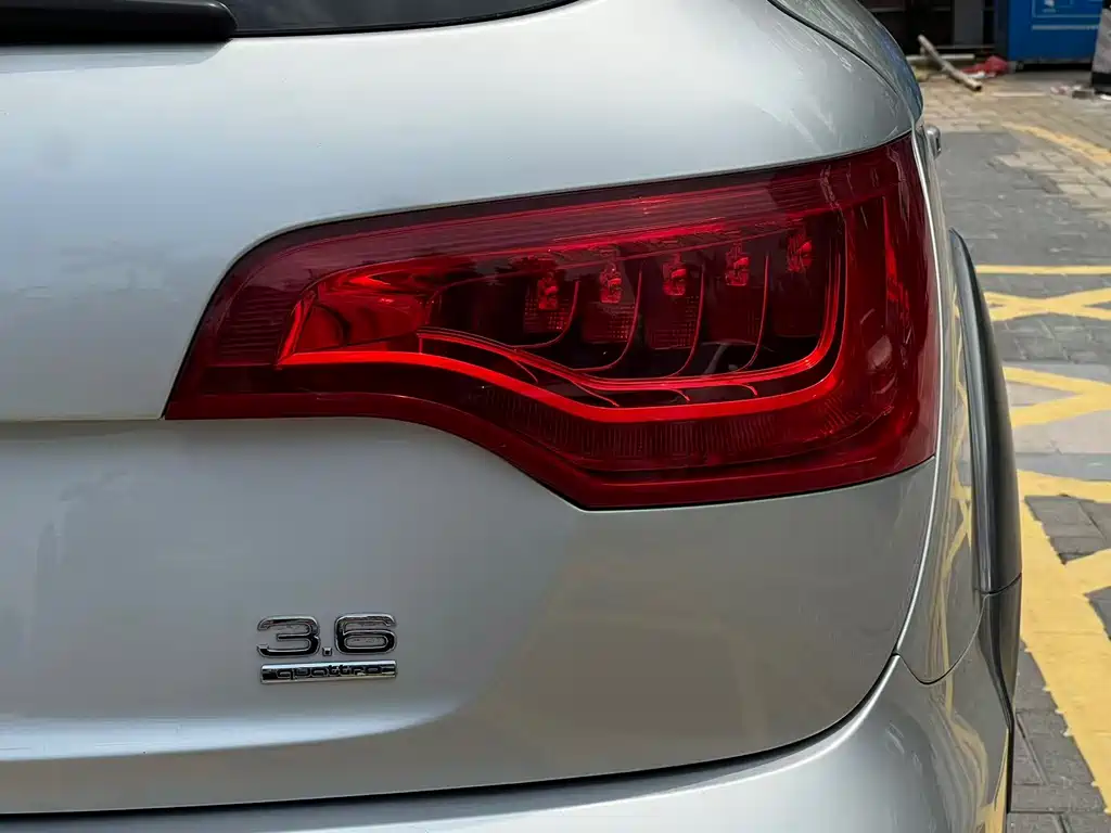Audi Q7 2010 — фото 16