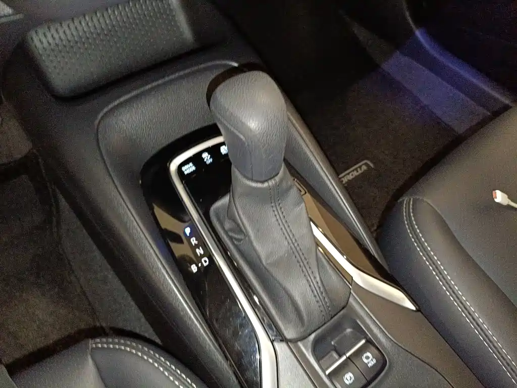 Toyota Corolla 2023 — фото 11