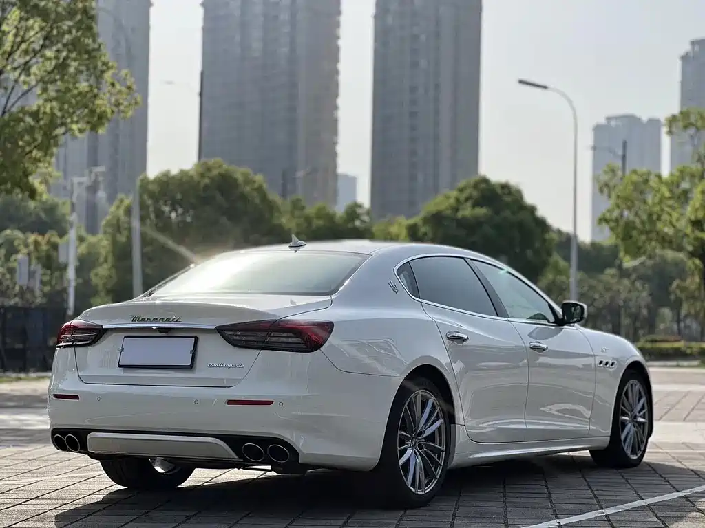 Maserati Quattroporte 2022 — фото 10