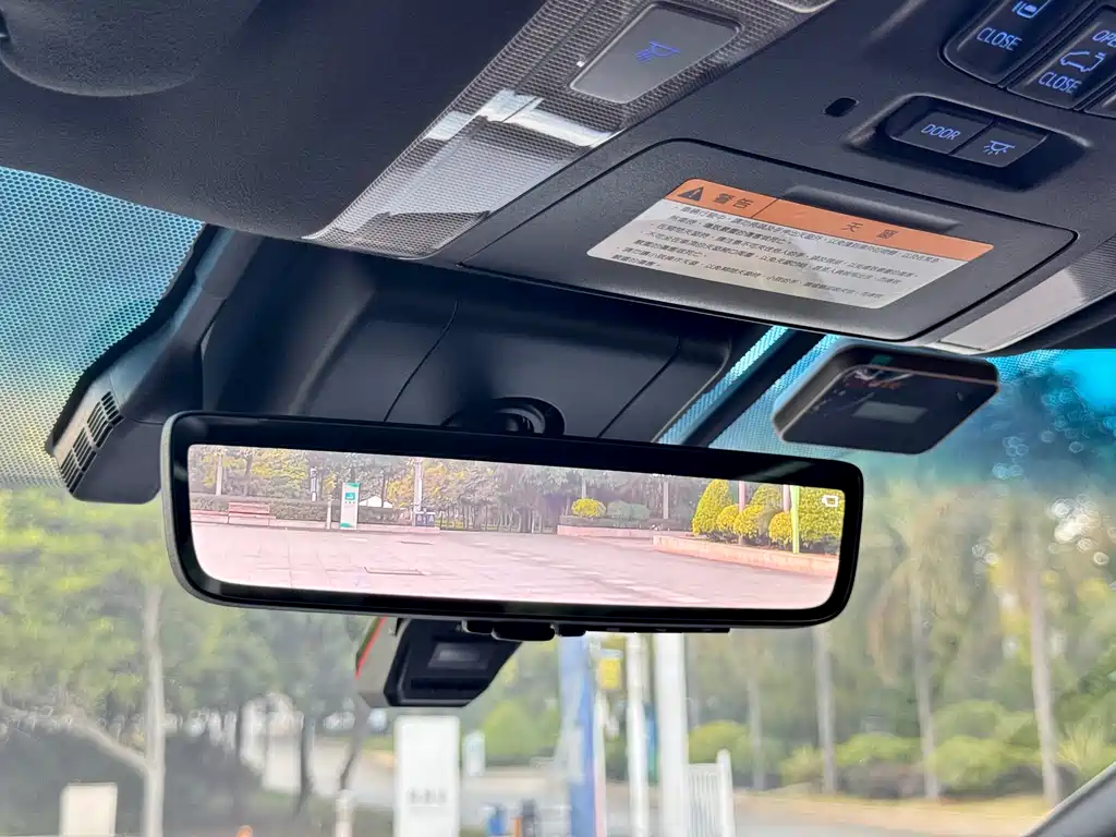Toyota Alphard 2022 — фото 16