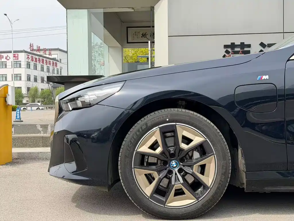 BMW i5 2025 — фото 11