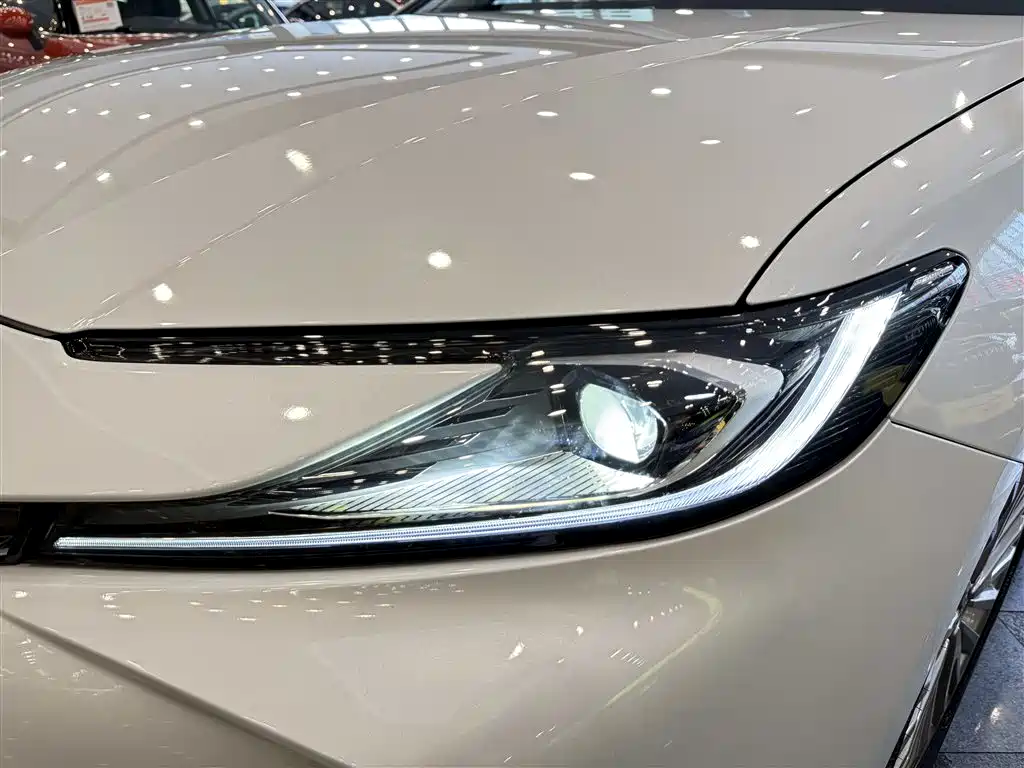 Toyota Camry 2025 — фото 13