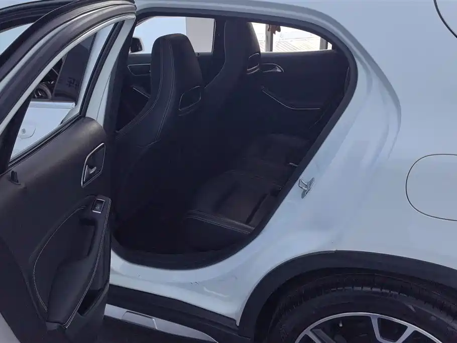 Mercedes-Benz GLA 2018 — фото 11