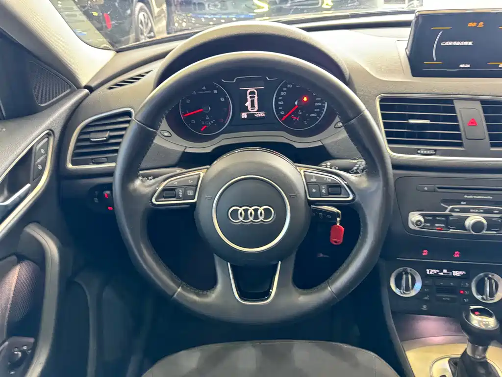 Audi Q3 2016 — фото 9
