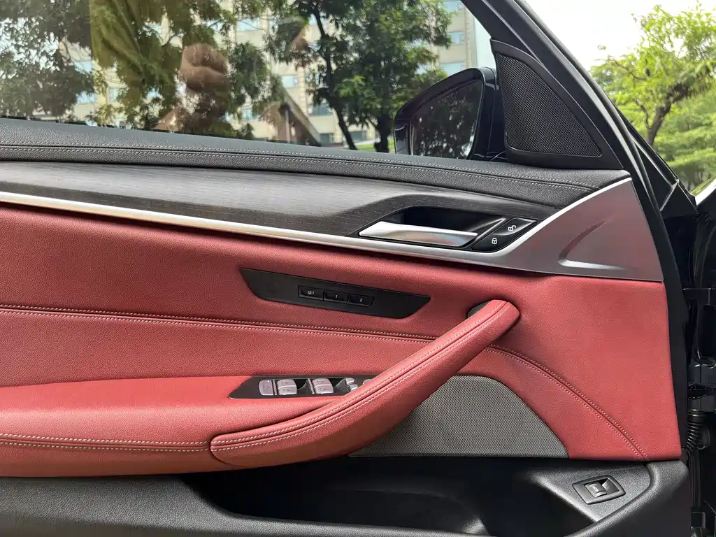 BMW 5 Series 2023 — фото 12