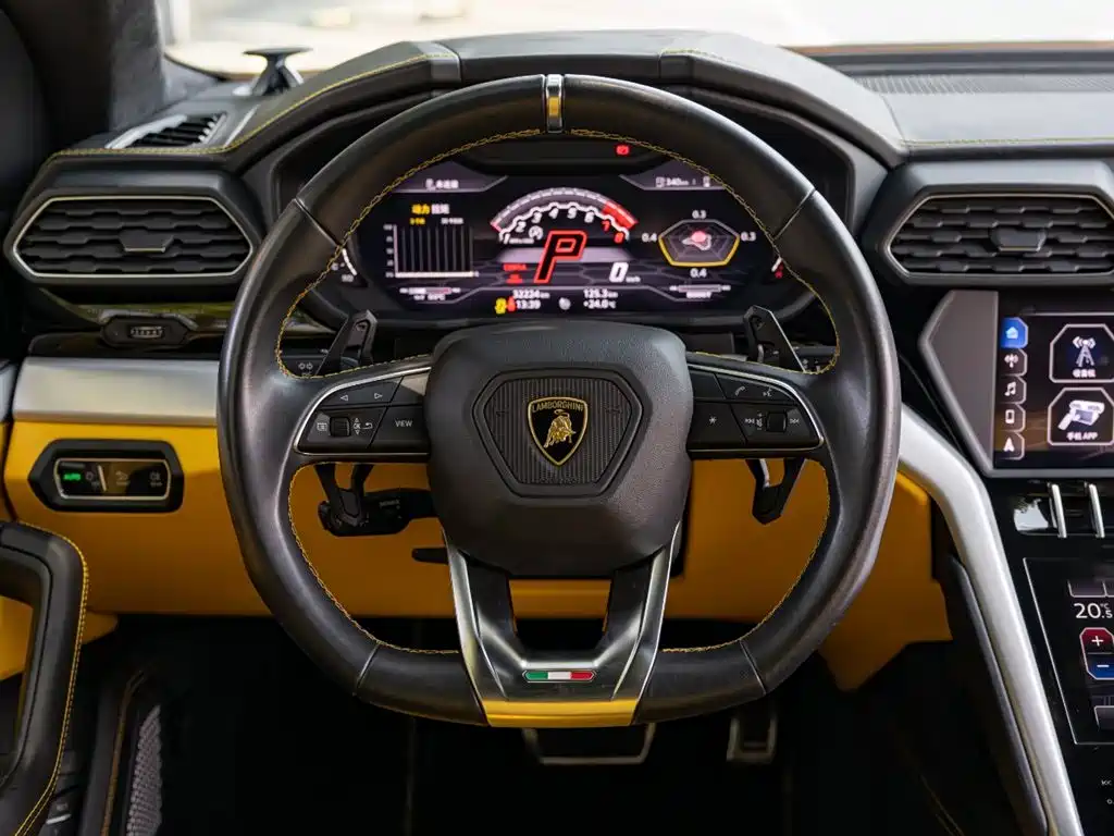 Lamborghini Urus 2019 — фото 12