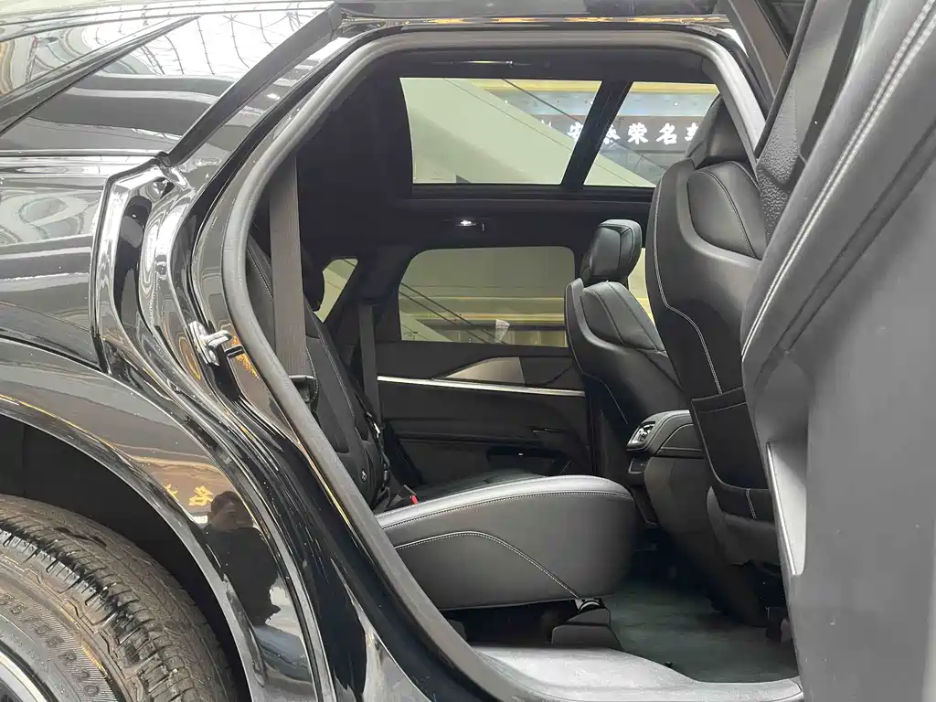 Cadillac XT5 2025 — фото 12
