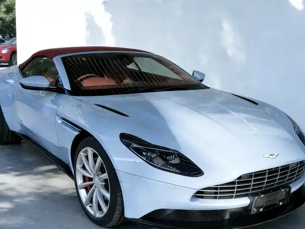 Aston Martin DB11 2020