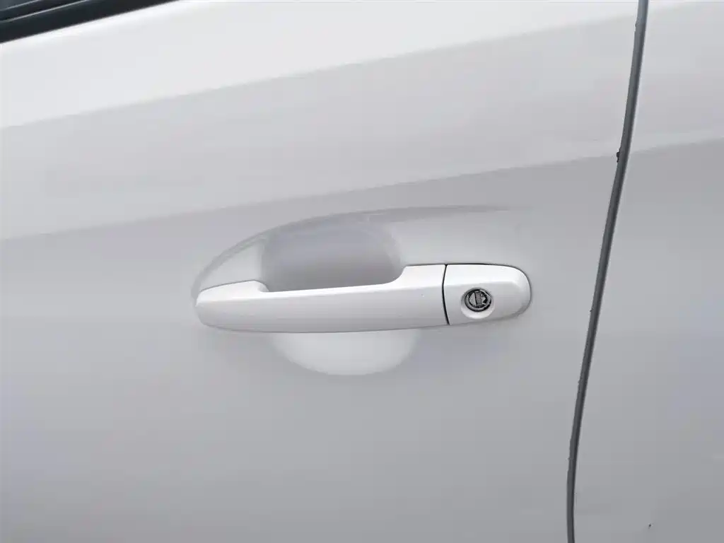 Toyota Yaris L 2019 — фото 18