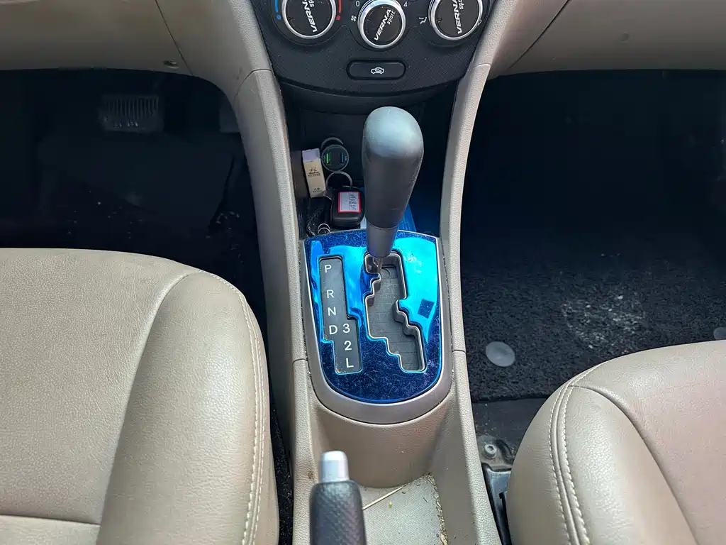 Hyundai Verna 2016 — фото 10