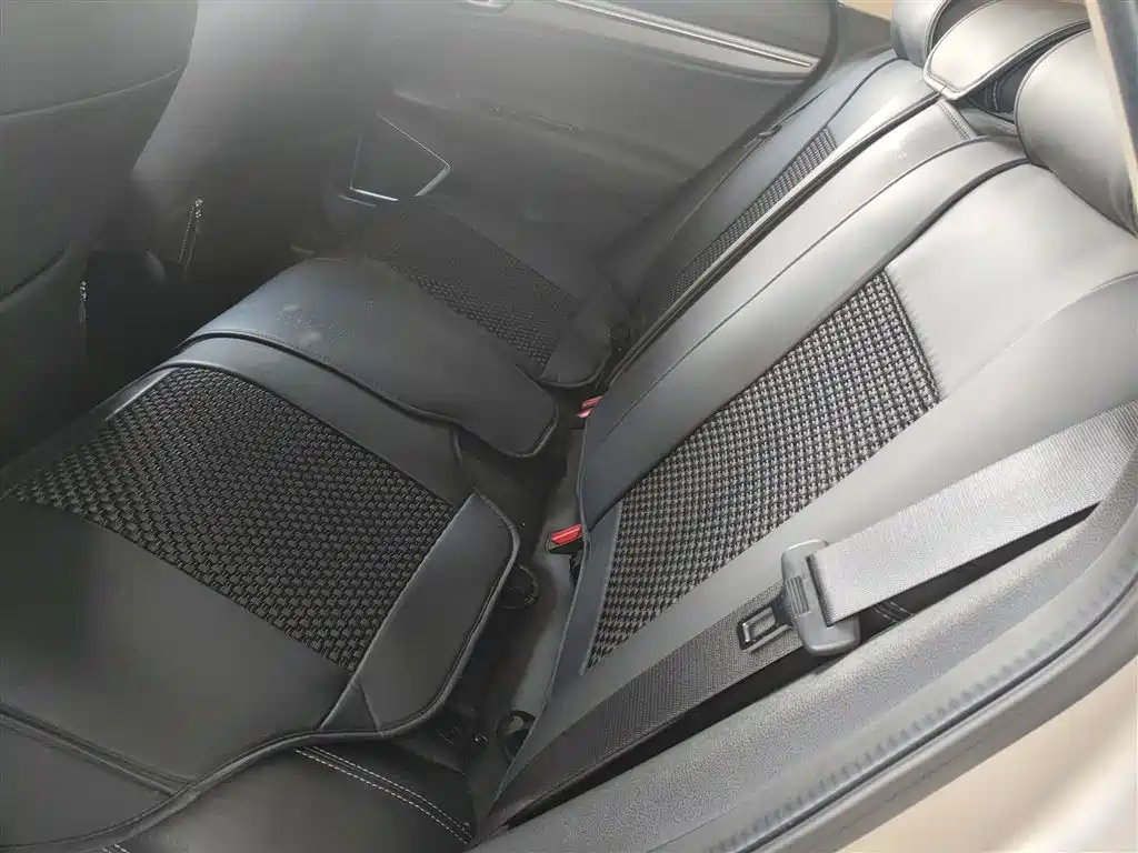 Geely Emgrand GS 2018 — фото 13