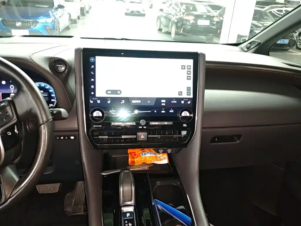 Toyota Vellfire 2024 — фото 13