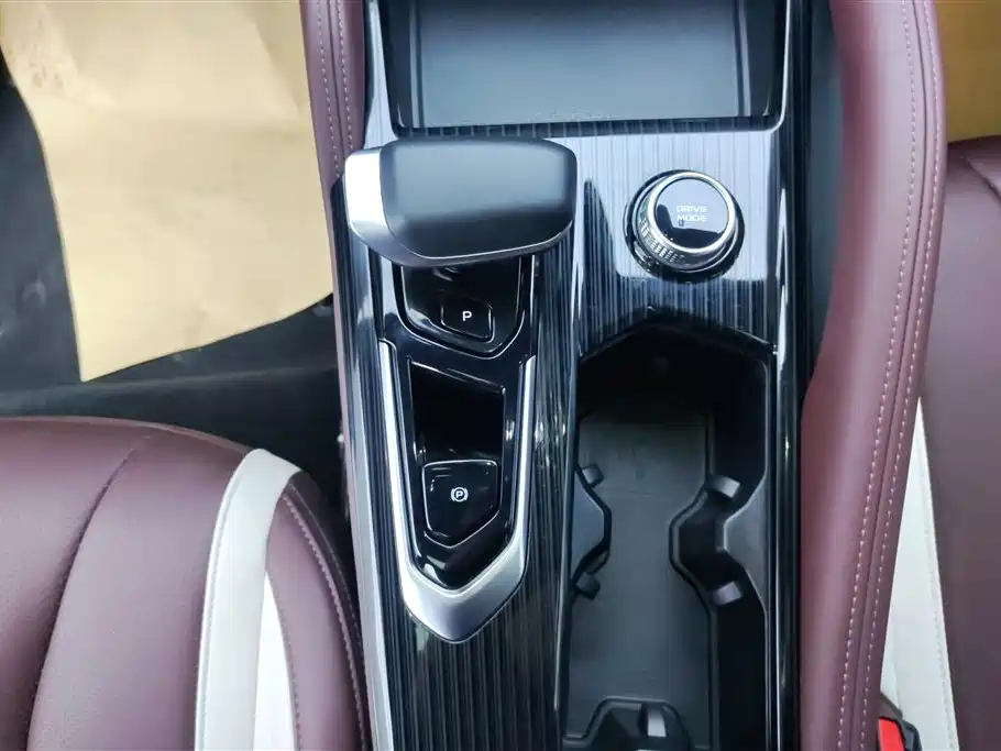 Geely Xingyue L 2023 — фото 16