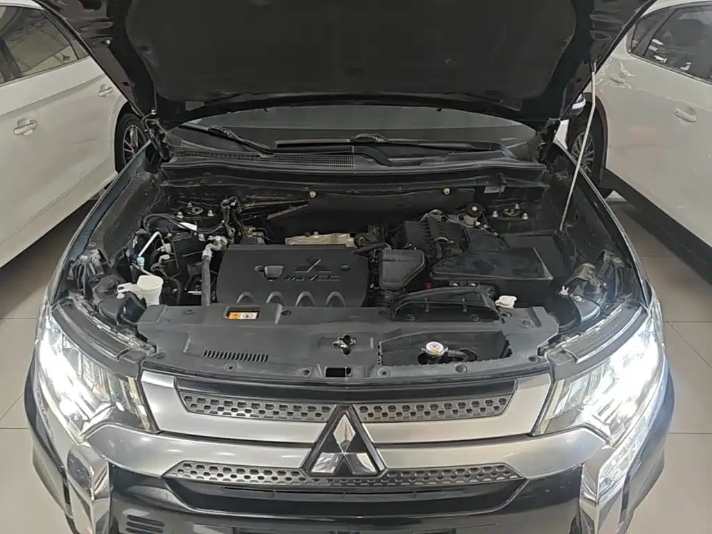 Mitsubishi Outlander 2020 — фото 20