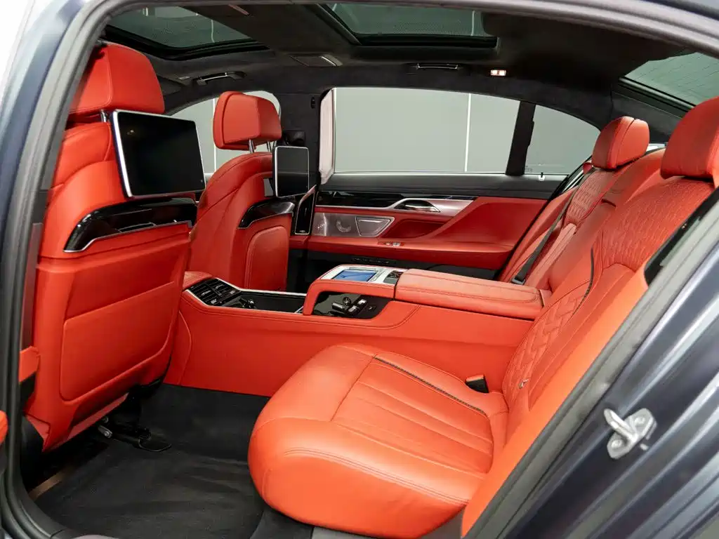 BMW 7 Series 2018 — фото 12