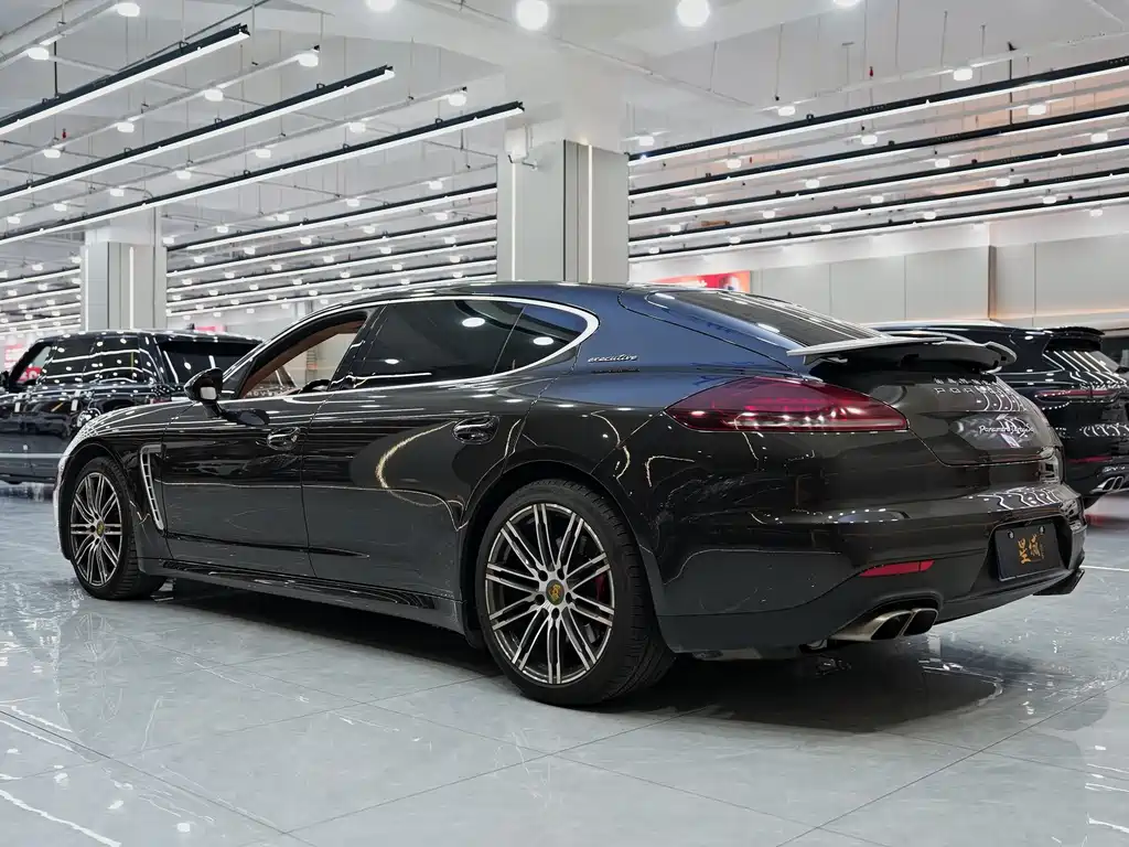 Porsche Panamera 2016 — фото 10