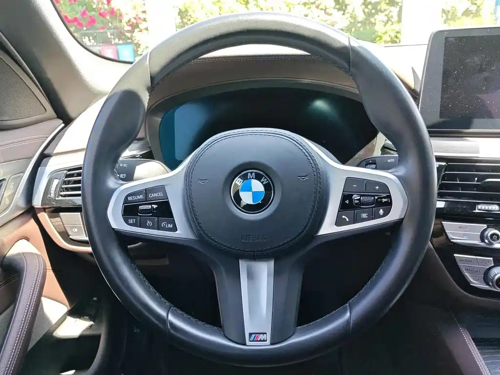 BMW 5 Series New Energy 2021 — фото 14