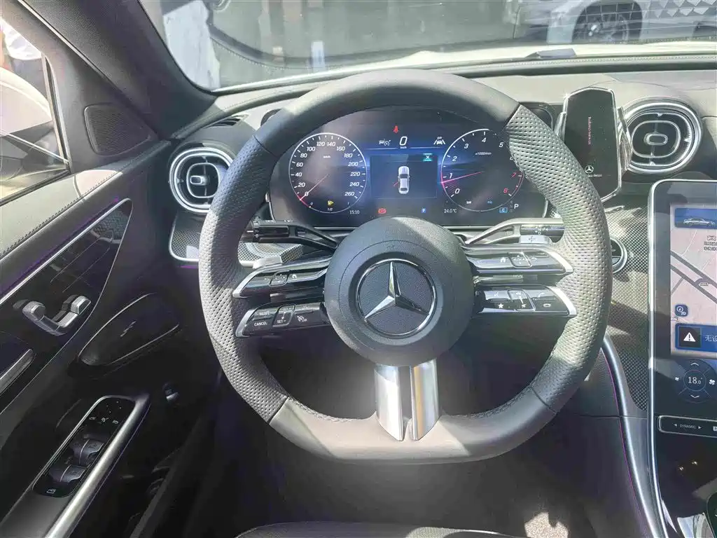 Mercedes-Benz C-Class 2025 — фото 11