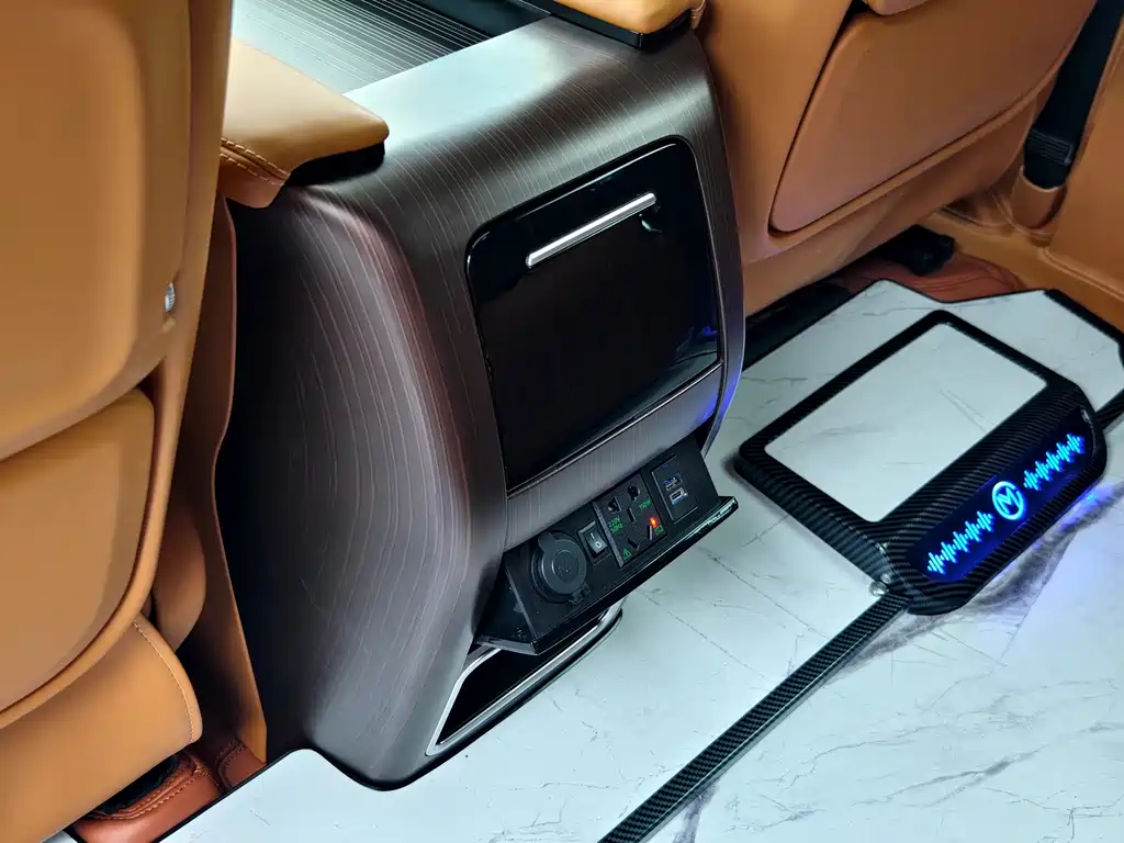 Toyota Granvia — фото 24