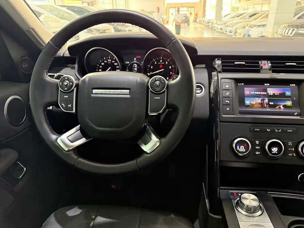 Land Rover Discovery 2017 — фото 13