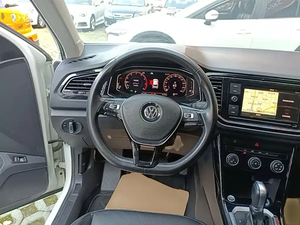 Volkswagen T-Roc 2020 — фото 11