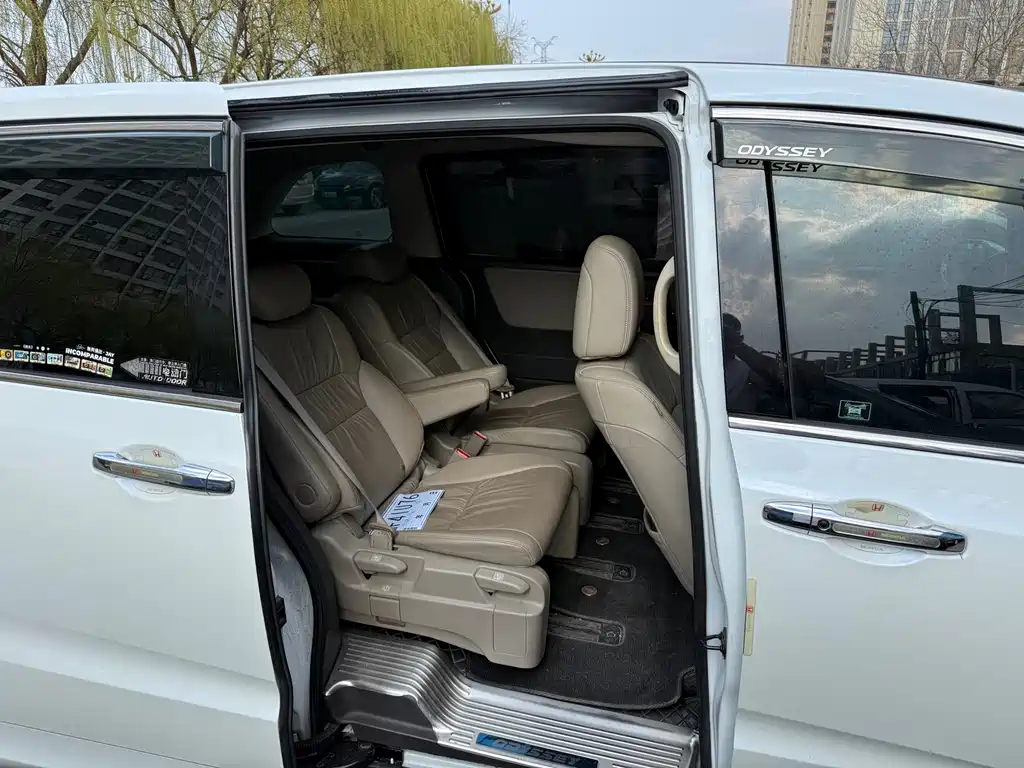 Honda Odyssey 2017 — фото 10