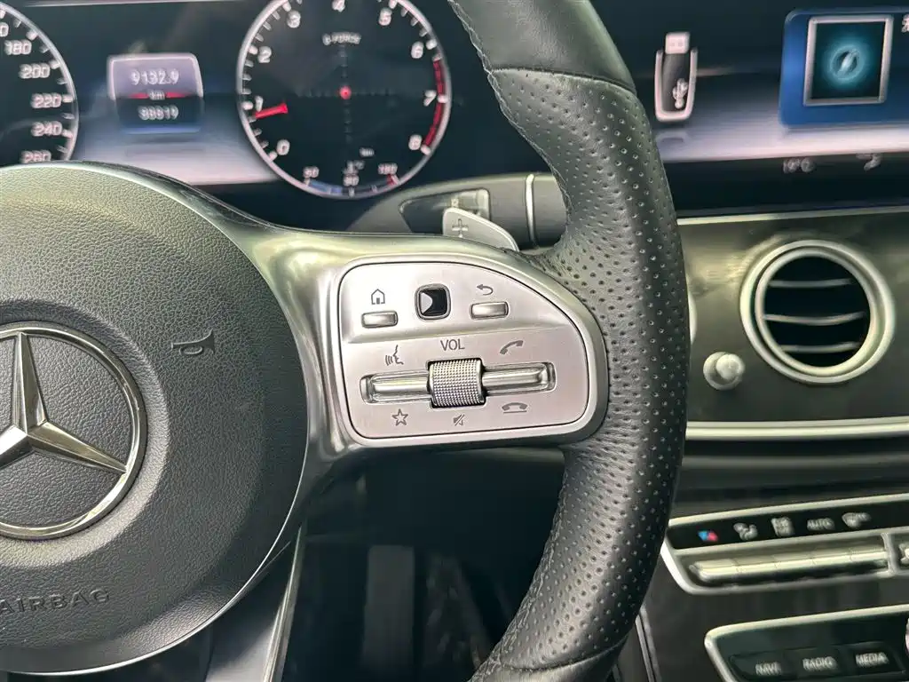 Mercedes-Benz E-Class 2019 — фото 20