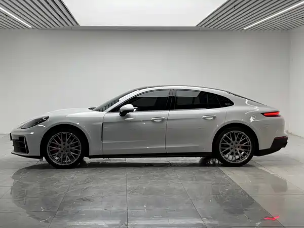 Porsche Panamera 2025