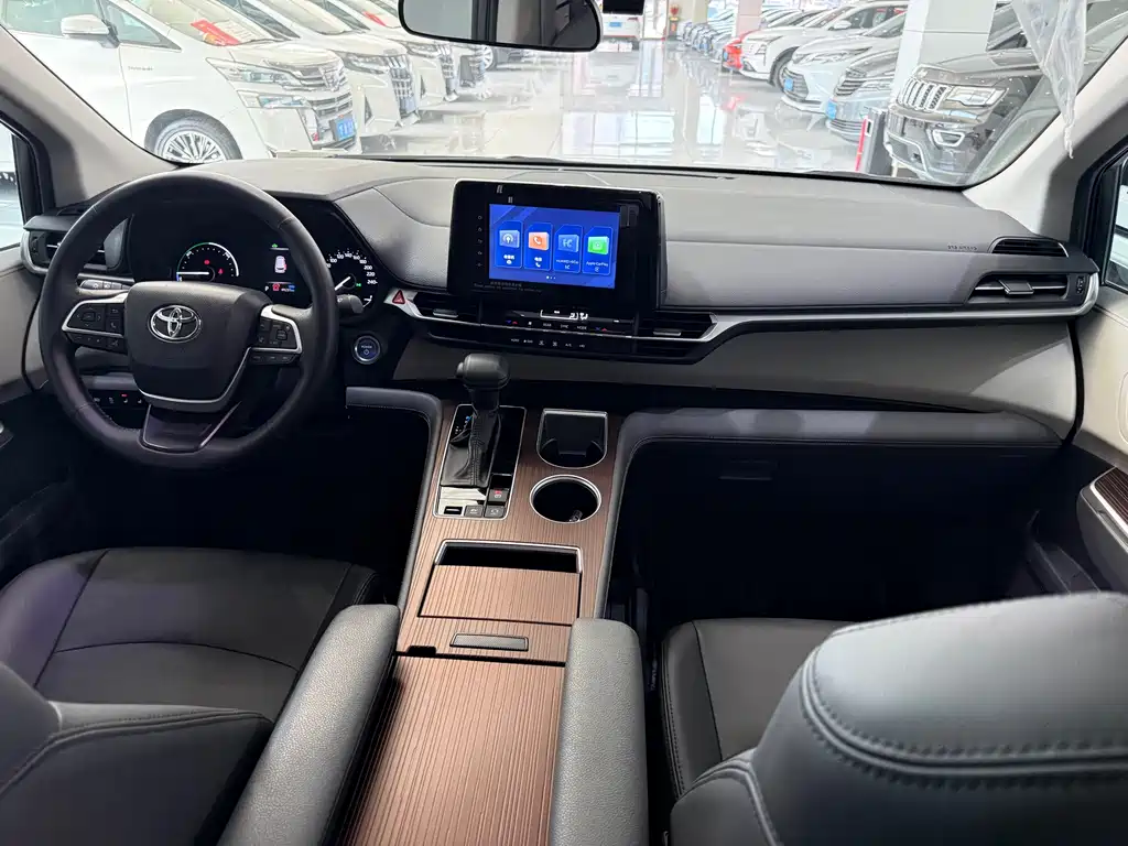 Toyota Sienna 2024 — фото 13